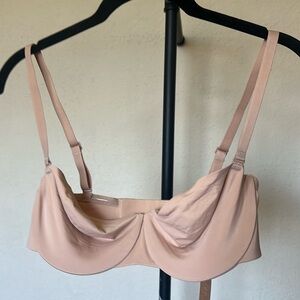 SKIMS SMOOTHING INTIMATES STRAPLESS BRA 32C NWT color‎ clay